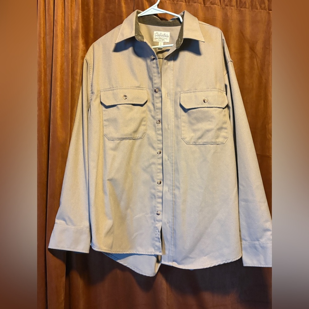 Cabela’s Button Down Shirt Khaki / Green